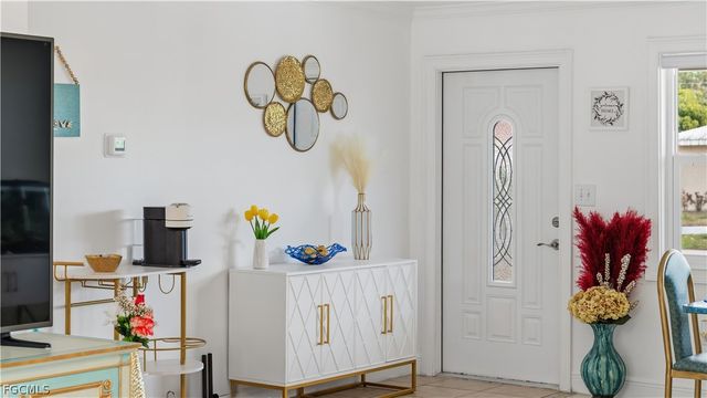 939 Bluebird ST, Naples, FL 34104