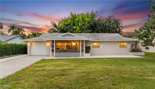 939 Bluebird ST, Naples, FL 34104