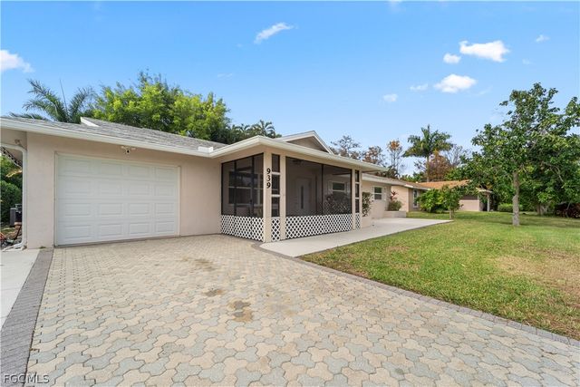 939 Bluebird ST, Naples, FL 34104