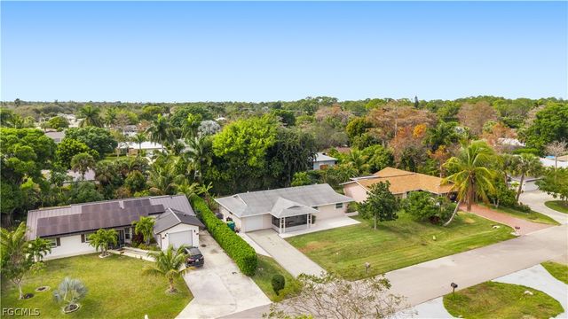 939 Bluebird ST, Naples, FL 34104