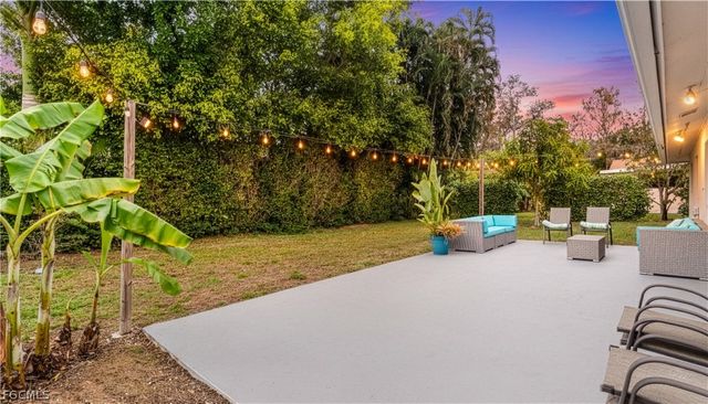 939 Bluebird ST, Naples, FL 34104