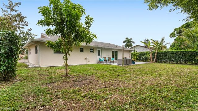 939 Bluebird ST, Naples, FL 34104