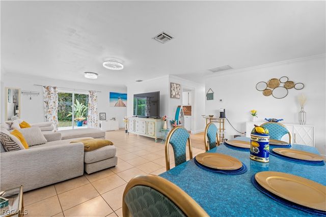 939 Bluebird ST, Naples, FL 34104