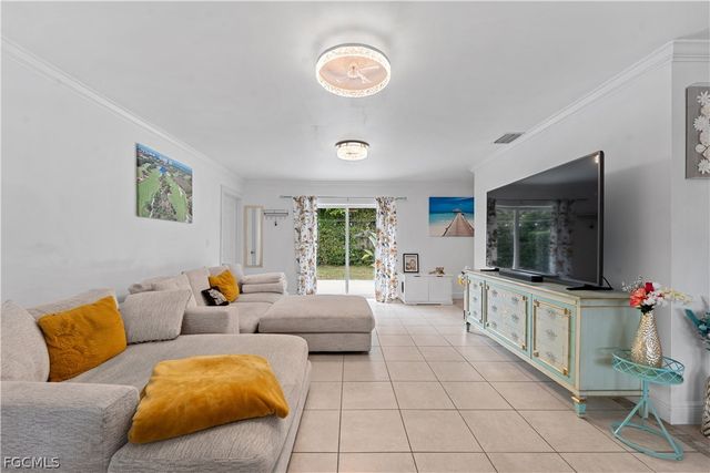 939 Bluebird ST, Naples, FL 34104