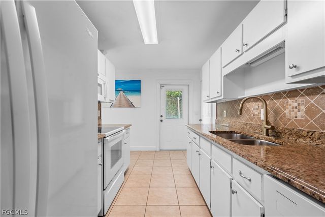 939 Bluebird ST, Naples, FL 34104