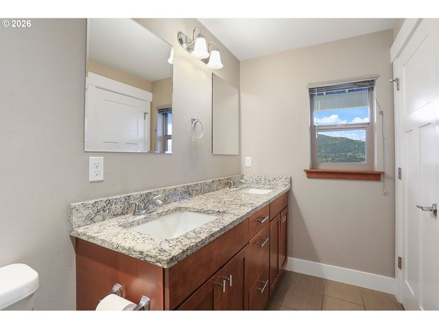 118 INGRAM Pl, White Salmon, WA 98672