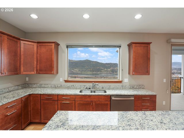 118 INGRAM Pl, White Salmon, WA 98672