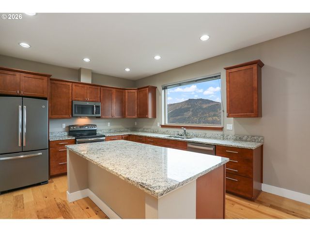 118 INGRAM Pl, White Salmon, WA 98672