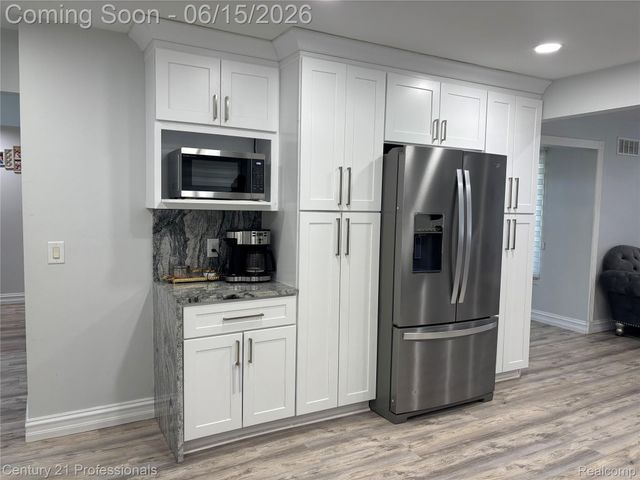 39548 Pinebrook Drive, Sterling Heights, MI 48310