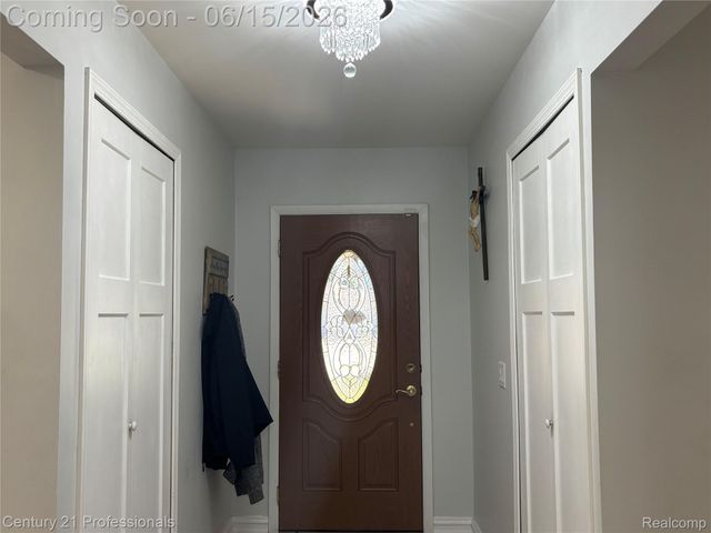 39548 Pinebrook Drive, Sterling Heights, MI 48310