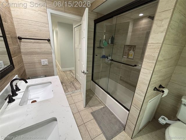 39548 Pinebrook Drive, Sterling Heights, MI 48310