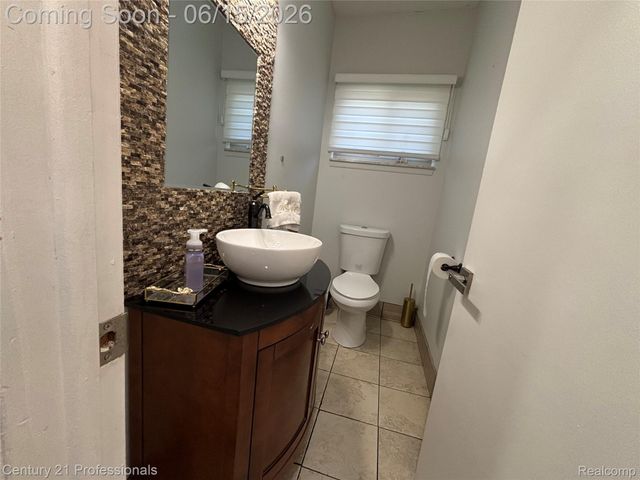 39548 Pinebrook Drive, Sterling Heights, MI 48310