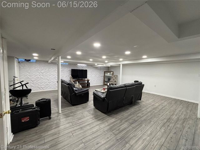 39548 Pinebrook Drive, Sterling Heights, MI 48310