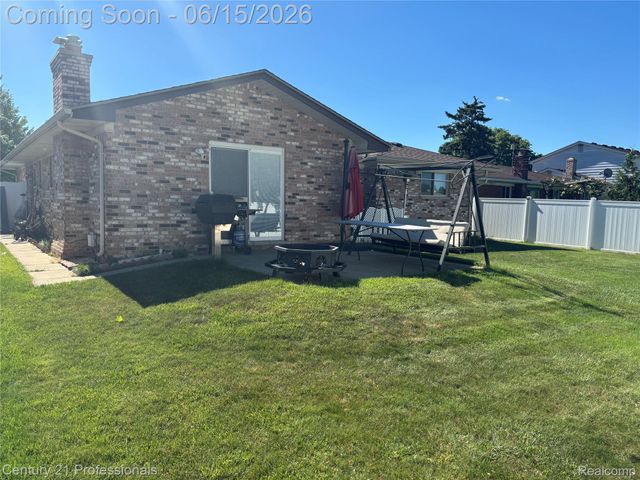 39548 Pinebrook Drive, Sterling Heights, MI 48310
