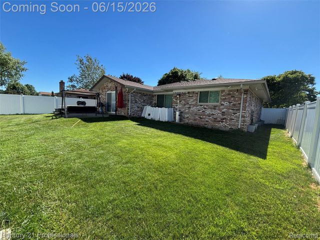 39548 Pinebrook Drive, Sterling Heights, MI 48310