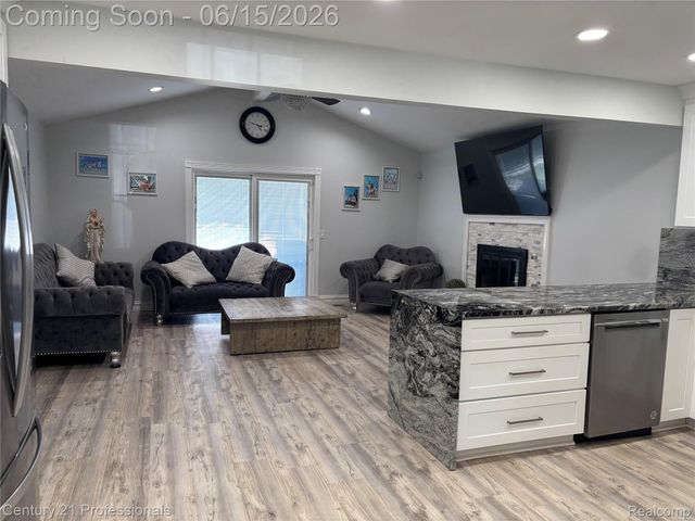 39548 Pinebrook Drive, Sterling Heights, MI 48310