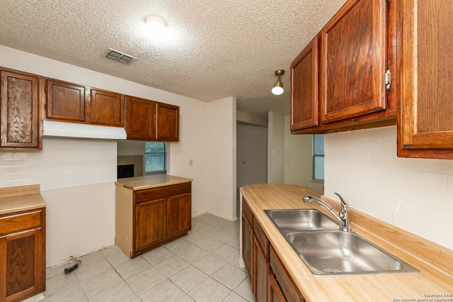 5111 Anacacho, San Antonio, TX 78217