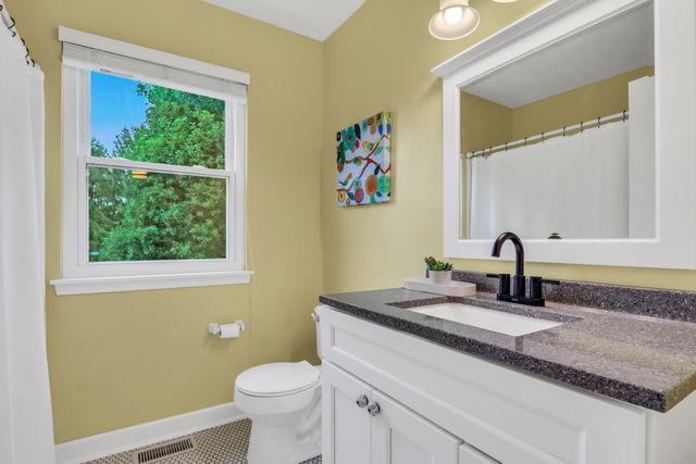 93 Old Farm Court, Lindenhurst, IL 60046