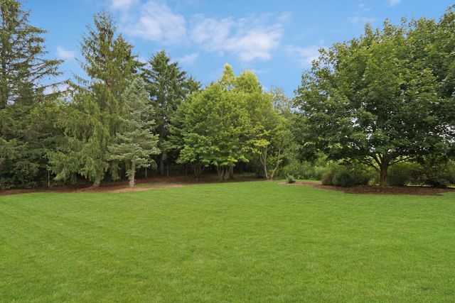 93 Old Farm Court, Lindenhurst, IL 60046