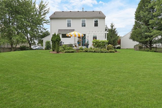 93 Old Farm Court, Lindenhurst, IL 60046