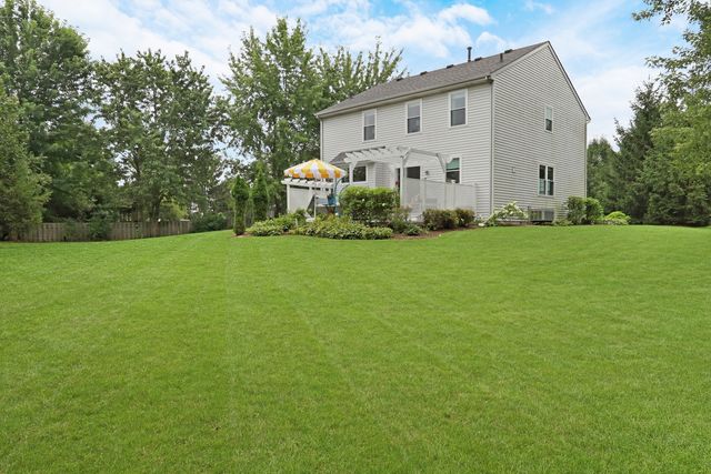93 Old Farm Court, Lindenhurst, IL 60046