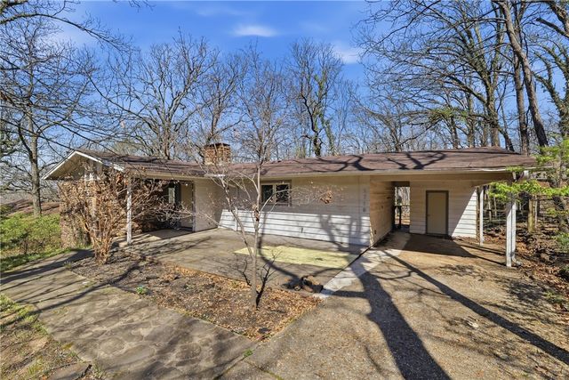 1710 E Hammond Street, Fayetteville, AR 72701