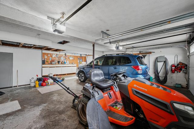 3788 Green Valley Road, Huntington, WV 25701