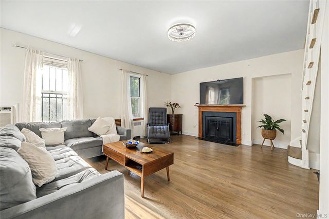 4971 Henry Hudson Parkway W 4971, Bronx, NY 10471