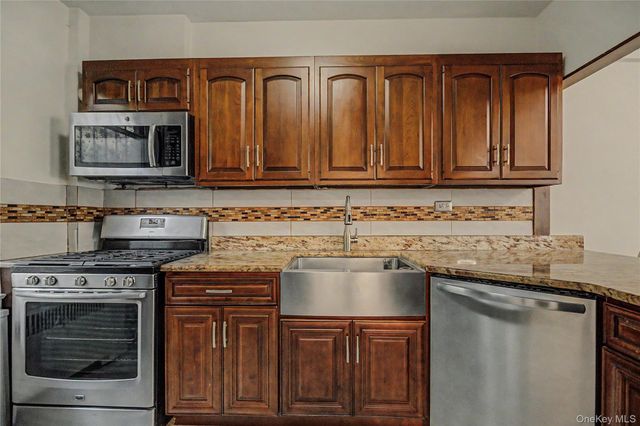 4971 Henry Hudson Parkway W 4971, Bronx, NY 10471