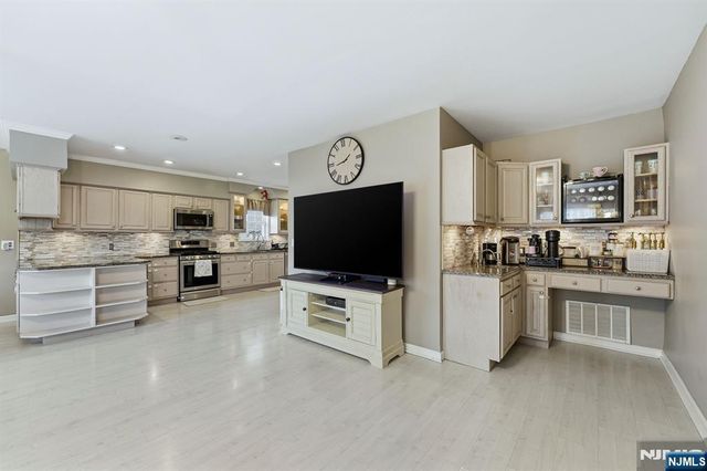 11 Thiem Avenue, Rochelle Park, NJ 07662