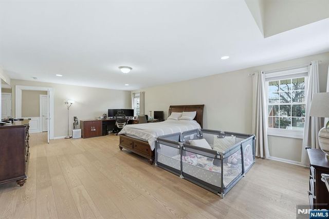 11 Thiem Avenue, Rochelle Park, NJ 07662