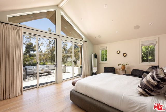 4210 Bellaire Avenue, Los Angeles, CA 91604