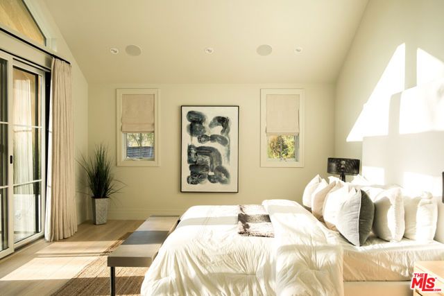 4210 Bellaire Avenue, Los Angeles, CA 91604