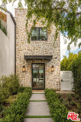 4210 Bellaire Avenue, Los Angeles, CA 91604