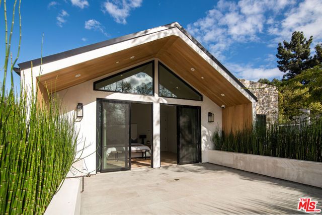 4210 Bellaire Avenue, Los Angeles, CA 91604