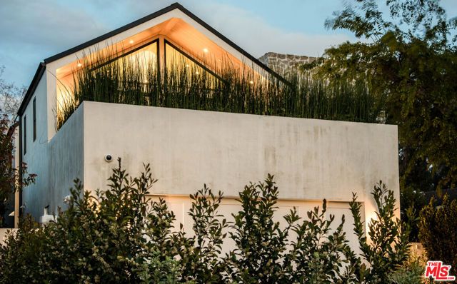 4210 Bellaire Avenue, Los Angeles, CA 91604