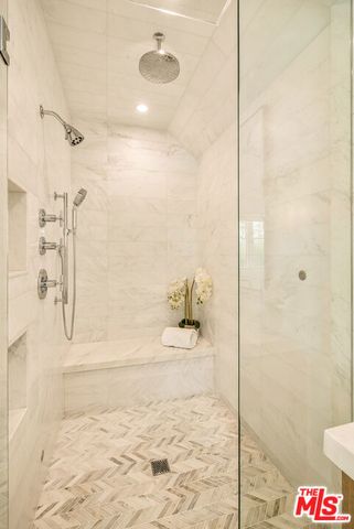4210 Bellaire Avenue, Los Angeles, CA 91604