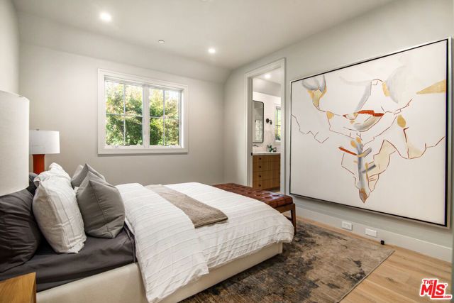 4210 Bellaire Avenue, Los Angeles, CA 91604
