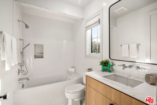 4210 Bellaire Avenue, Los Angeles, CA 91604