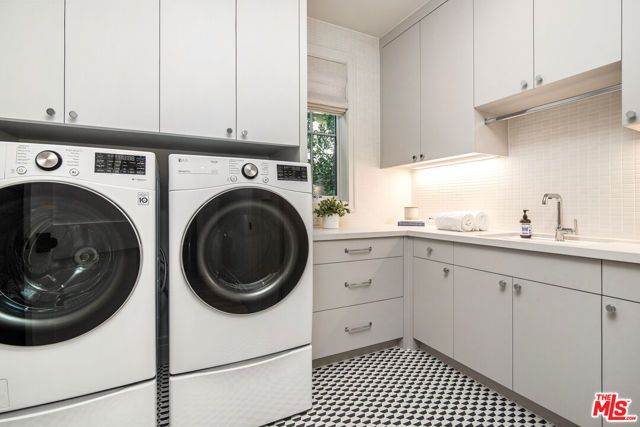 4210 Bellaire Avenue, Los Angeles, CA 91604
