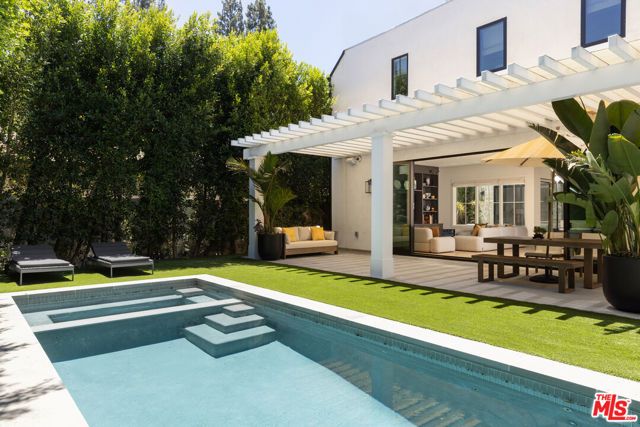 4210 Bellaire Avenue, Los Angeles, CA 91604