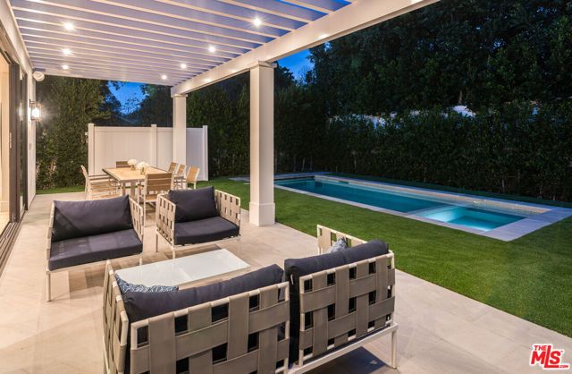 4210 Bellaire Avenue, Los Angeles, CA 91604