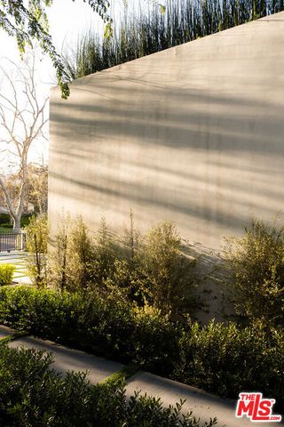 4210 Bellaire Avenue, Los Angeles, CA 91604