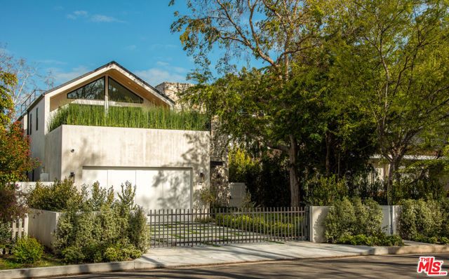 4210 Bellaire Avenue, Los Angeles, CA 91604