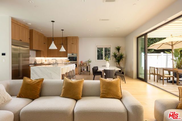 4210 Bellaire Avenue, Los Angeles, CA 91604