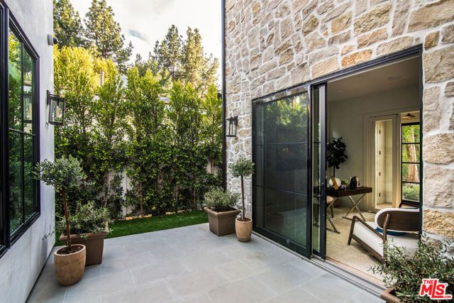 4210 Bellaire Avenue, Los Angeles, CA 91604