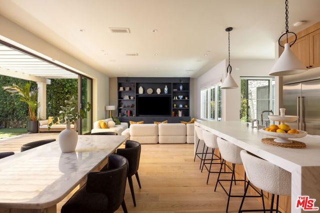 4210 Bellaire Avenue, Los Angeles, CA 91604