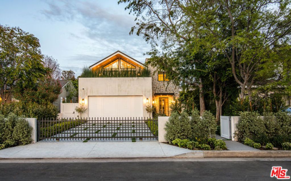 4210 Bellaire Avenue, Los Angeles, CA 91604