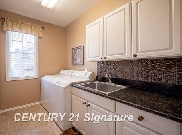 966 Hollow Corners Court, Rochester, MI 48307