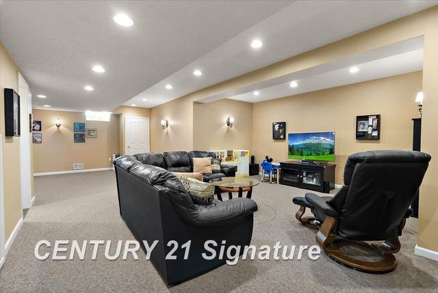 966 Hollow Corners Court, Rochester, MI 48307